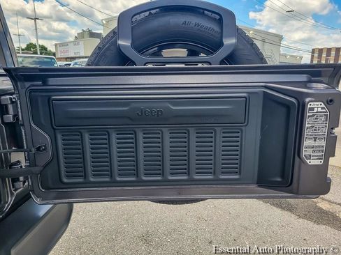 Certified 2025 Jeep Wrangler Unlimited Sahara AWD/4WD image 23