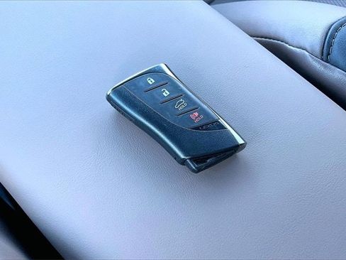 Used 2024 Lexus ES 300h w/ Premium Package image 38