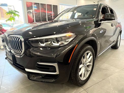 Used 2022 BMW X5 xDrive40i w/ Premium Package image 3