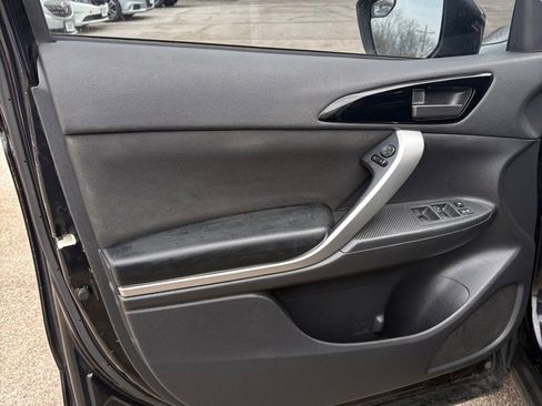 Used 2018 Mitsubishi Eclipse Cross LE image 10