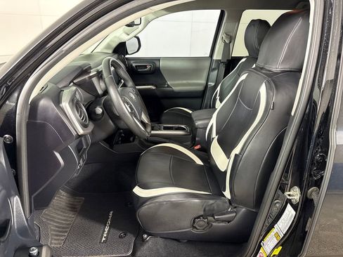 Used 2017 Toyota Tacoma SR5 w/ Tow Package image 29