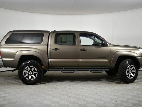 Used 2015 Toyota Tacoma 4x4 Double Cab w/ TRD Off-Road Package image 3