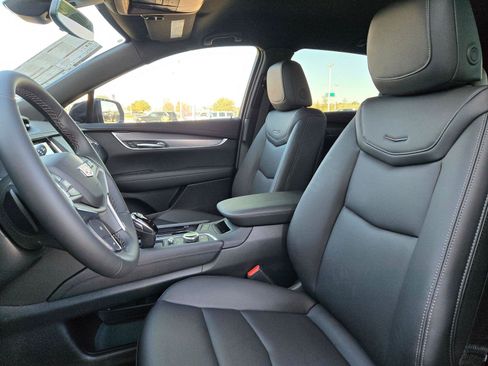 Used 2026 Cadillac XT5 Luxury w/ LPO, Floor Liner Package FWD image 26