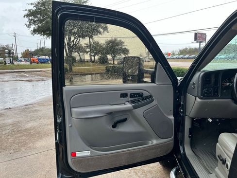 Used 2005 Chevrolet Avalanche Z66 w/ Preferred Equipment Group image 11