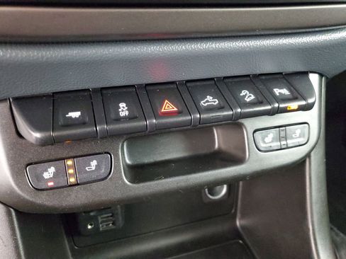 Used 2020 Chevrolet Colorado Z71 image 18