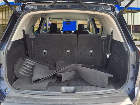 Used 2025 Nissan Pathfinder SV FWD image 24