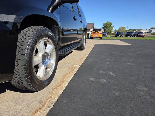 Used 2010 Chevrolet Suburban LT AWD/4WD image 8
