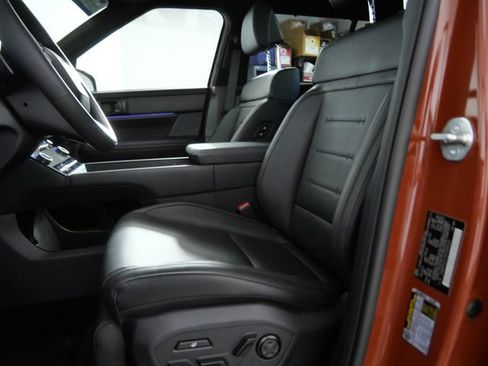 Used 2025 Hyundai Santa Fe Calligraphy AWD/4WD image 17