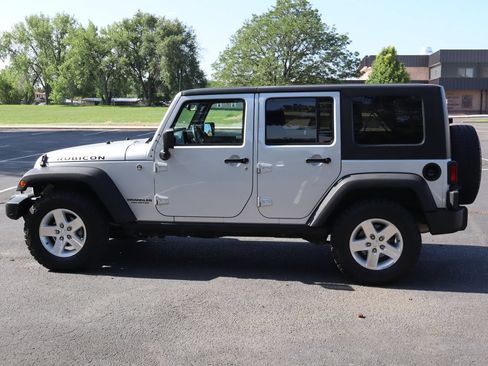 Used 2007 Jeep Wrangler Unlimited Rubicon w/ Dual Top Group AWD/4WD image 9