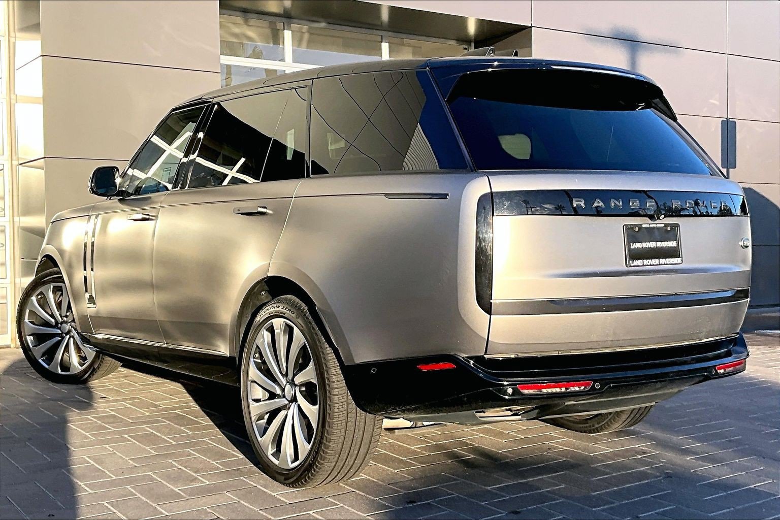 Used 2023 Land Rover Range Rover Long Wheelbase Autobiography AWD/4WD image 12