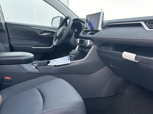 New 2025 Toyota RAV4 XLE image 19