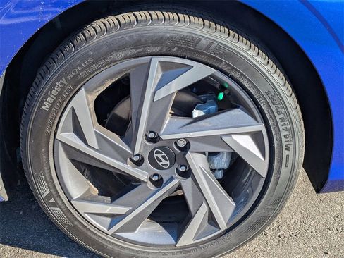 Certified 2025 Hyundai Elantra Sport image 10