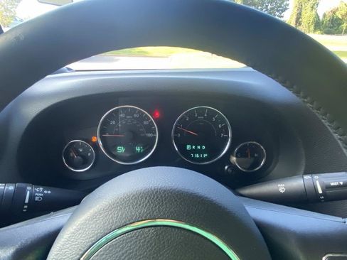 Used 2018 Jeep Wrangler Unlimited Sahara w/ Connectivity Group AWD/4WD image 31