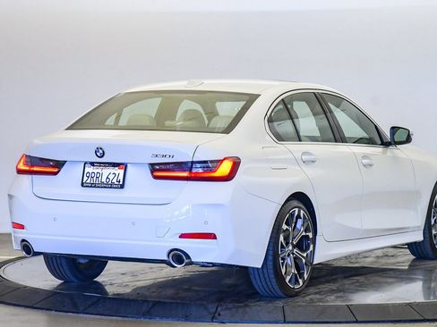 Used 2025 BMW 330i Sedan w/ Convenience Package image 5