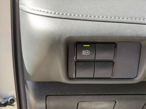 Used 2022 Toyota Highlander L FWD image 13