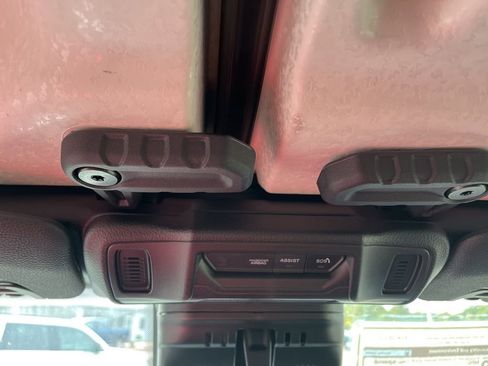 New 2025 Jeep Gladiator Sport image 17