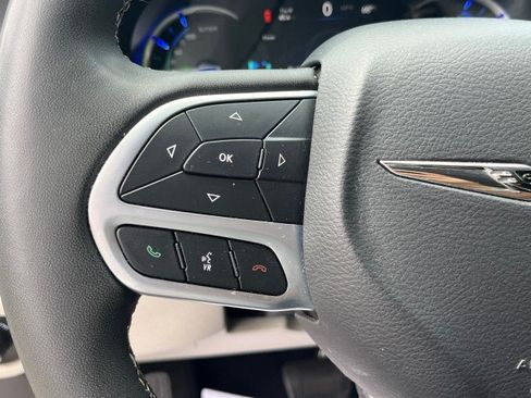 Used 2023 Chrysler Pacifica Touring-L FWD image 24