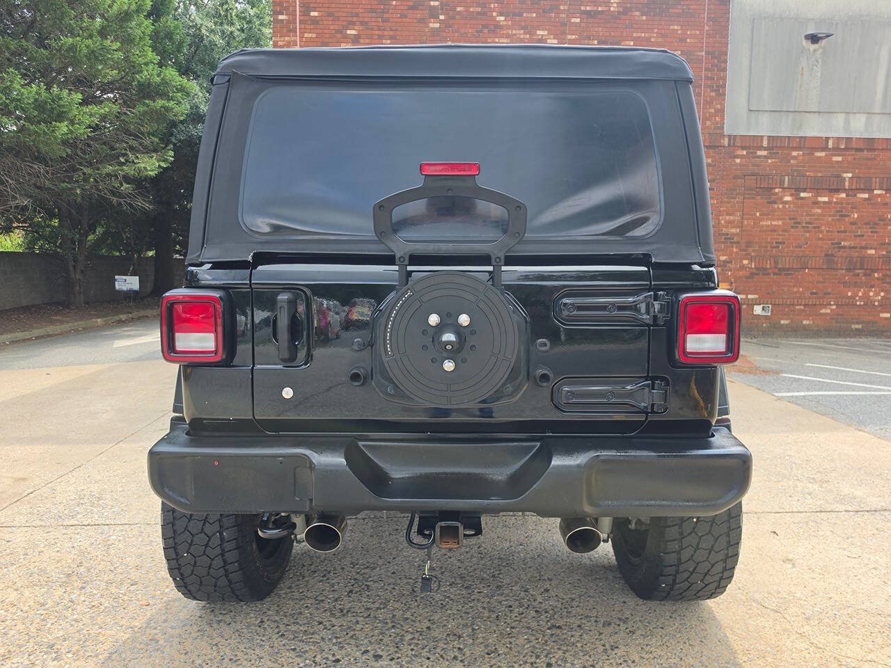 Used 2018 Jeep Wrangler Unlimited Sport AWD/4WD image 4