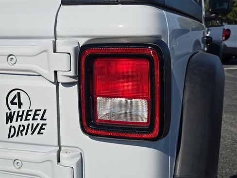 Used 2021 Jeep Wrangler Sport image 8