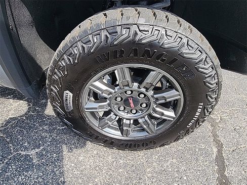 Certified 2025 GMC Sierra 1500 AT4X image 12