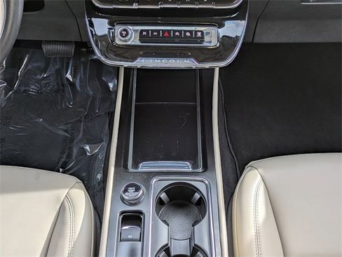 Used 2025 Lincoln Corsair Premiere image 17