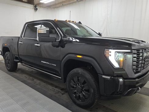 Used 2024 GMC Sierra 2500 Denali Ultimate image 3