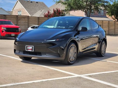 Used 2026 Tesla Model Y 2WD image 10