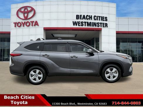 Certified 2022 Toyota Highlander LE image 13