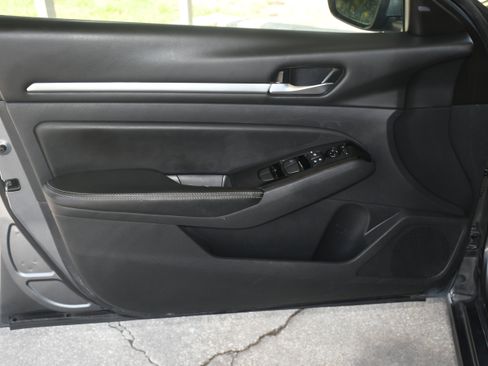 Used 2023 Nissan Altima 2.5 SV image 9