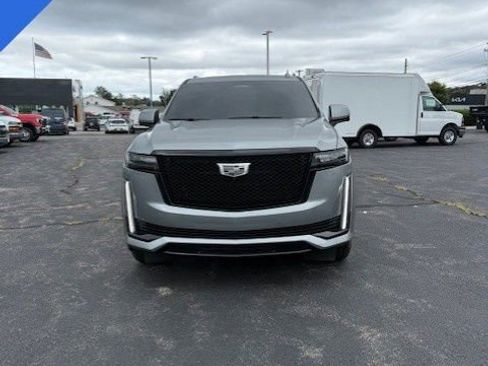 Used 2023 Cadillac Escalade Sport Platinum w/ LPO, ONYX Package image 9