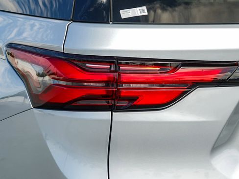 Used 2022 Chevrolet Traverse LS w/ Midnight/Sport Edition image 8