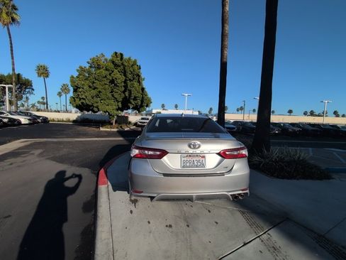 Used 2020 Toyota Camry SE image 18