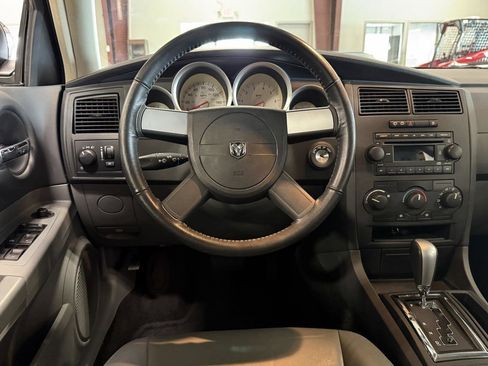 Used 2005 Dodge Magnum R/T image 81