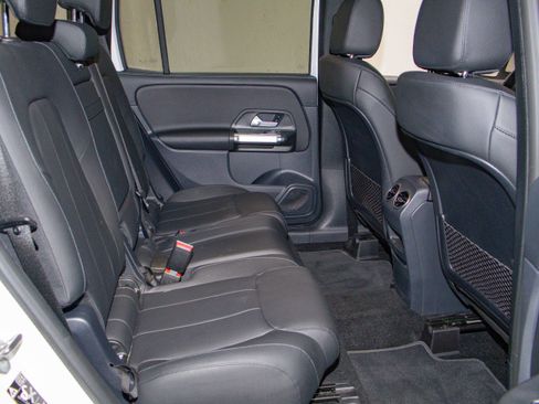 Used 2022 Mercedes-Benz GLB 250 GLB 250 image 11