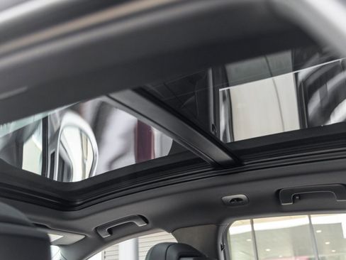 Certified 2026 Porsche Macan AWD/4WD image 24