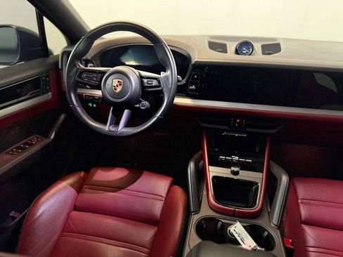 Used 2024 Porsche Cayenne Coupe image 12