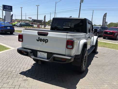 Used 2023 Jeep Gladiator Sport AWD/4WD image 6