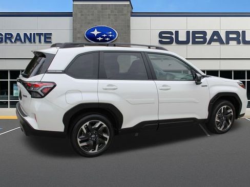 Used 2025 Subaru Forester Premium AWD/4WD image 11