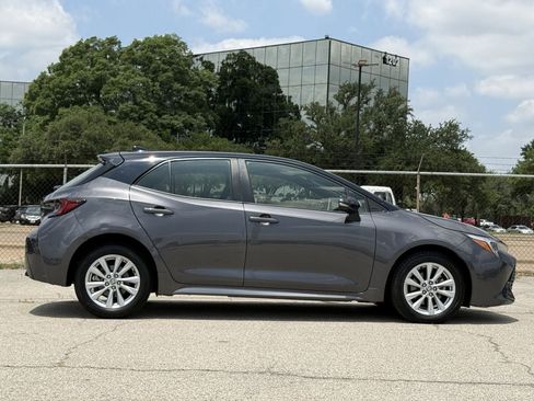 Used 2023 Toyota Corolla SE FWD image 3