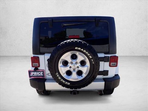 Used 2015 Jeep Wrangler Unlimited Sahara w/ Connectivity Group AWD/4WD image 3