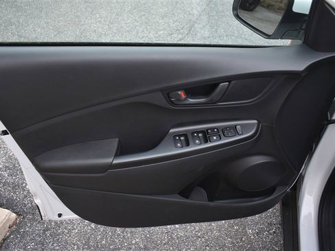 Used 2023 Hyundai Kona SEL AWD/4WD image 11