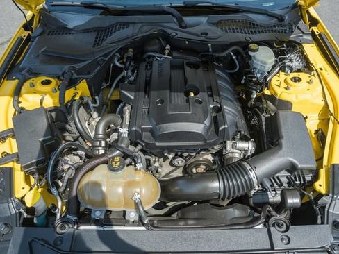 Used 2016 Ford Mustang Coupe RWD image 18