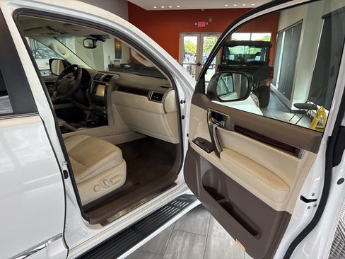 Used 2015 Lexus GX 460 w/ Premium Package image 39