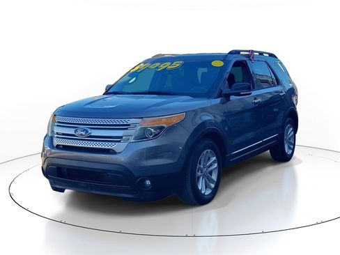 Used 2014 Ford Explorer XLT w/ Equipment Group 201A image 2