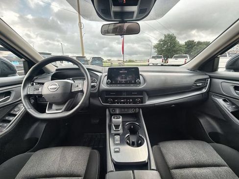 Used 2025 Nissan Rogue SV FWD image 19