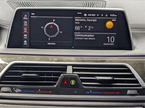 Used 2022 BMW 740i image 14