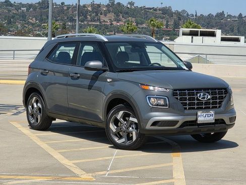 New 2025 Hyundai Venue SEL image 2