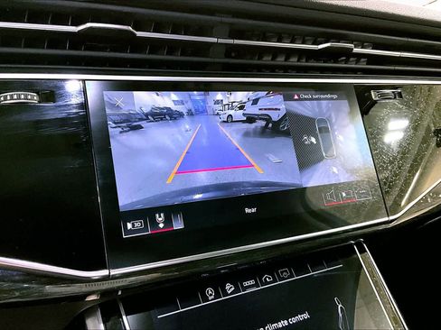 Used 2023 Audi Q7 2.0T Premium w/ Convenience Package AWD/4WD image 32