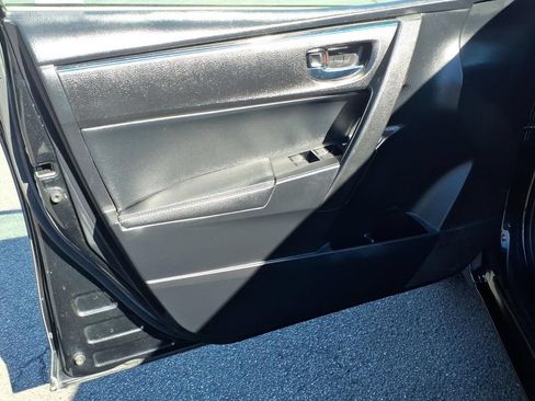 Used 2017 Toyota Corolla SE w/ Carpet Mat Package (TMS) FWD image 16