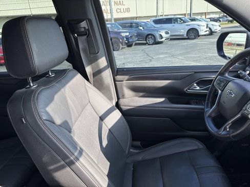 Used 2022 Chevrolet Suburban RST w/ Sport Performance Package image 11